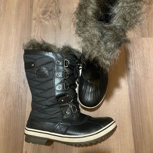 Sorel Joan of Arctic boots in black